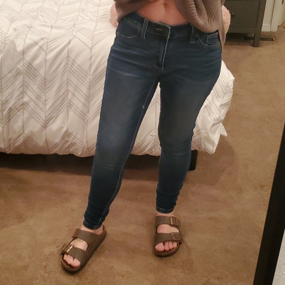 Universal Thread Mid Rise Jeans - Size 4